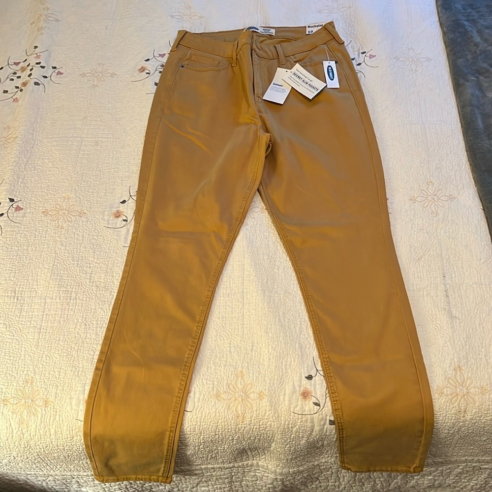 Old navy rockstar pants—never worn
